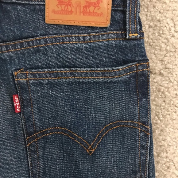 Levi’s White Oak Wedgie Jean - Picture 5 of 5